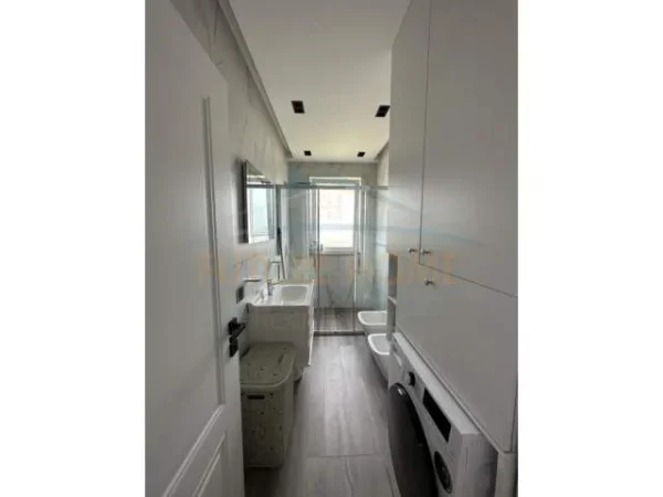 Tirane, jepet me qera apartament 1+1 Kati 1, 75 m²  800 Euro (sauk)