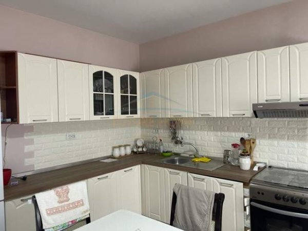 Tirane, ofert apartament Kati 3, 100 m² 350 Euro (laprake)