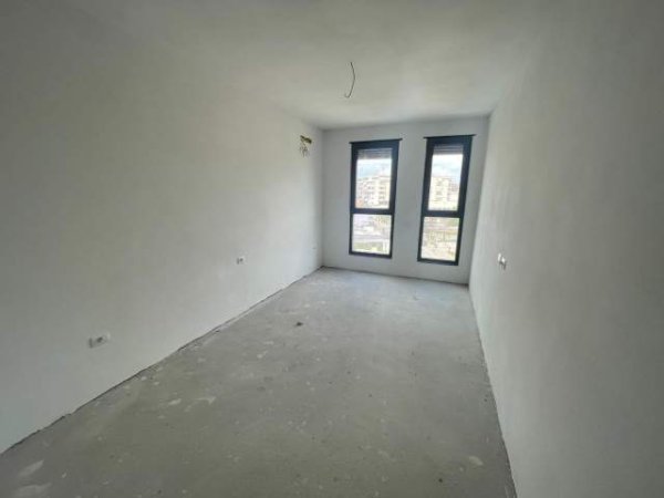 Tirane, shitet apartament 2+1+BLK Kati 5, 101 m² 157.000 Euro (materniteti i ri)