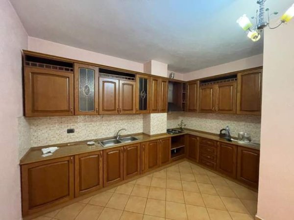 Tirane,  apartament 2+1+BLK Kati 5, 120 m² 120.000 Euro (Laprakë)