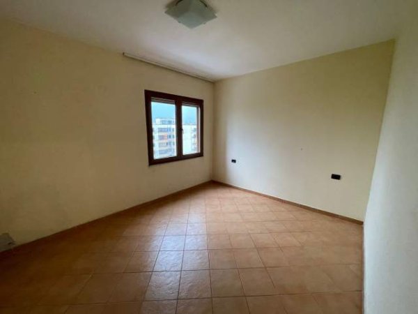 Tirane,  apartament 2+1+BLK Kati 5, 120 m² 120.000 Euro (Laprakë)
