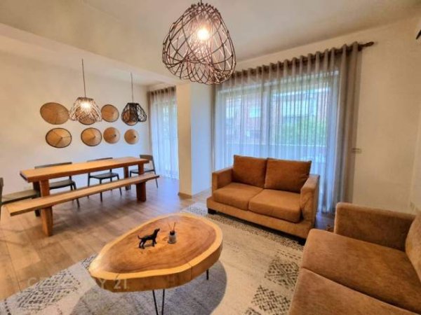 Tirane, jepet me qera apartament 2+1+A Kati 2, 116 m² 800 Euro (Rrugen Islam Alla , Myslym Shyr .)
