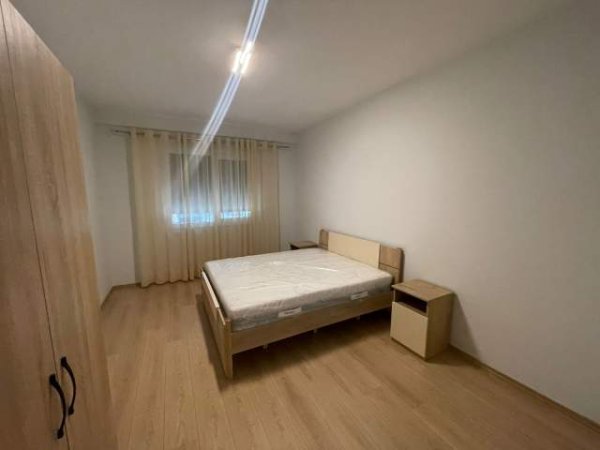 Tirane, jepet me qera apartament 1+1+BLK Kati 1, 80 m² 400 Euro (Laprake)