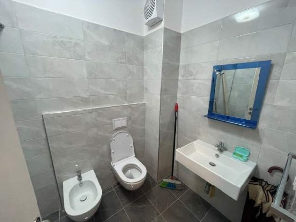 Tirane, jepet me qera apartament 1+1+BLK Kati 1, 80 m² 400 Euro (Laprake)