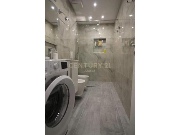 Tirane, jepet me qera apartament 1+1+A+BLK Kati 3, 44 m² 470 Euro (5 Maji)