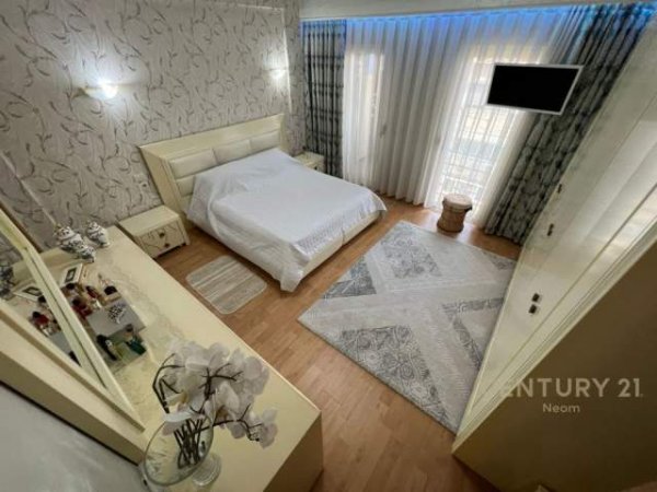 Tirane, jepet me qera apartament 3+1+A+BLK Kati 4, 150 m² 1.500 Euro (Pazari i Ri, Qendër.)