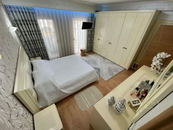 Tirane, jepet me qera apartament 3+1+A+BLK Kati 4, 162 m² 1.500 Euro (Pazari i ri)