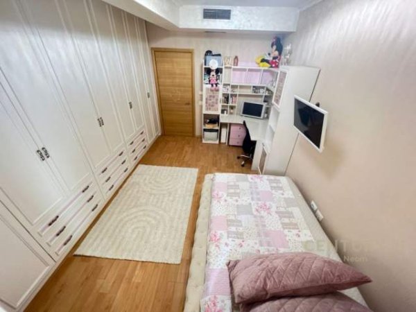 Tirane, jepet me qera apartament 3+1+A+BLK 162 m² 1.500 Euro (Pazari i Ri)