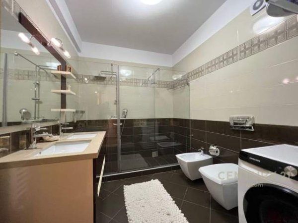 Tirane, jepet me qera apartament 3+1+A+BLK 162 m² 1.500 Euro (Pazari i Ri)