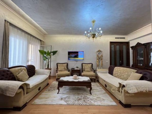 Tirane, jepet me qera apartament 3+1+A+BLK Kati 4, 162 m² 1.500 Euro (Pazari i ri)