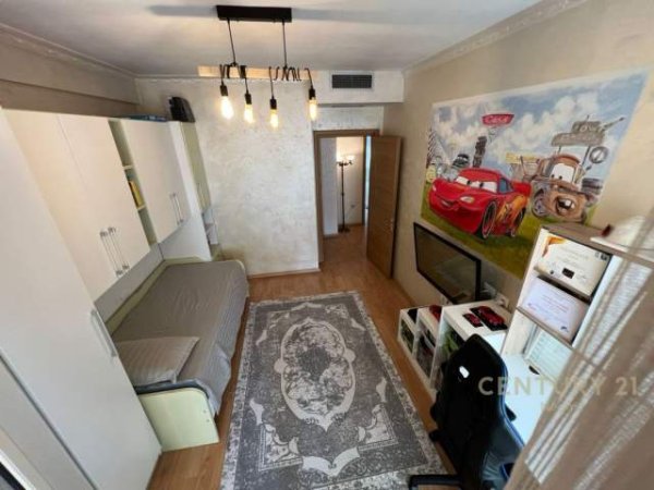 Tirane, jepet me qera apartament 3+1+A+BLK Kati 4, 150 m² 1.500 Euro (Pazari i Ri, Qendër.)