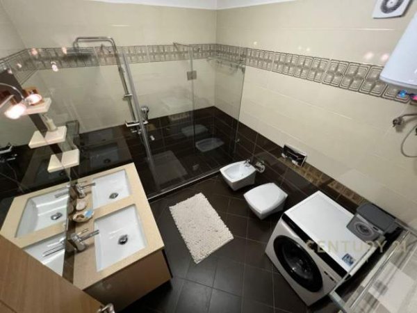 Tirane, jepet me qera apartament 3+1+A+BLK Kati 4, 150 m² 1.500 Euro (Pazari i Ri, Qendër.)