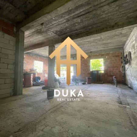 Tirane, jepet me qera magazine Kati 0, 100 m² 200 Euro (Sh54)