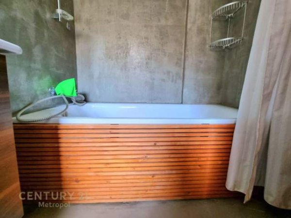 Tirane, jepet me qera apartament 2+1+A Kati 2, 116 m² 800 Euro (Rrugen Islam Alla , Myslym Shyr .)