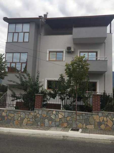Tirane, jap me qera apartament 2+1 Kati 2, 140 m² Leke (Rruga Pasho Hysa)