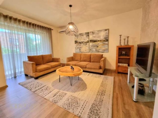 Tirane, jepet me qera apartament 2+1+A Kati 2, 116 m² 800 Euro (Rrugen Islam Alla , Myslym Shyr .)
