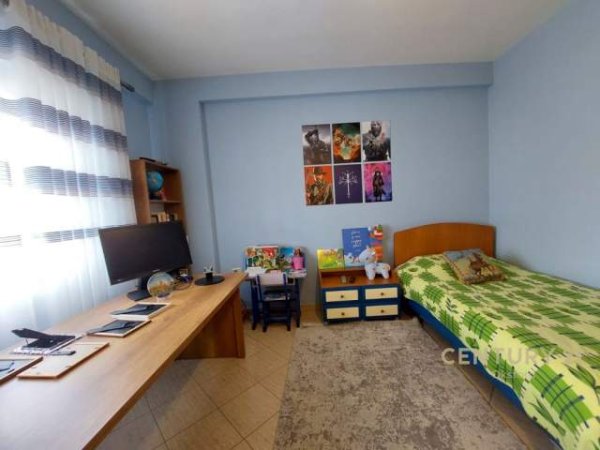 Tirane, shitet apartament 2+1+A+BLK Kati 3, 108 m² 155.000 Euro (Rruga "Frang Bardhi" mbikalimi ''KRISTAL CENTER''.)