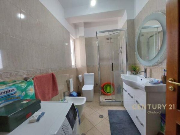 Tirane, shitet apartament 2+1+A+BLK Kati 3, 108 m² 155.000 Euro (Rruga "Frang Bardhi" mbikalimi ''KRISTAL CENTER''.)