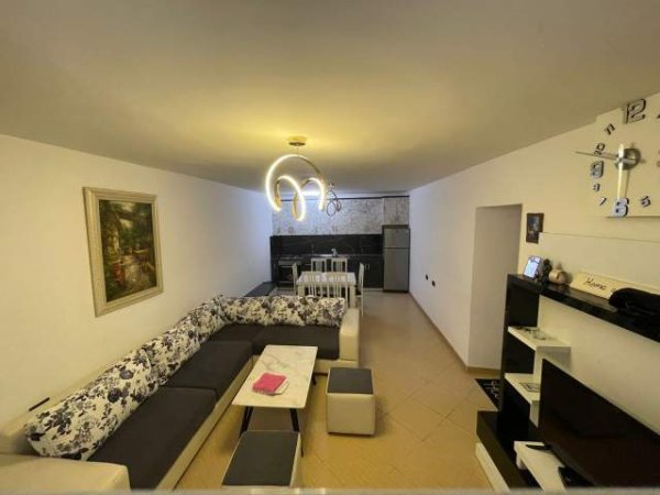Tirane, jepet me qera apartament 1+1 Kati 1, 52 m² 300 Euro (Ali Demi)