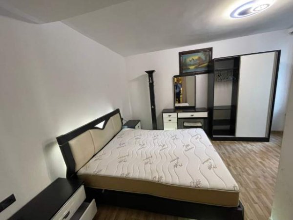Tirane, jepet me qera apartament 1+1 Kati 1, 52 m² 300 Euro (Ali Demi)