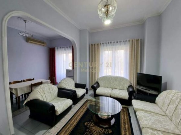 Tirane, jepet me qera apartament 2+1+A Kati 4, 75 m² 470 Euro (Shallvaret)