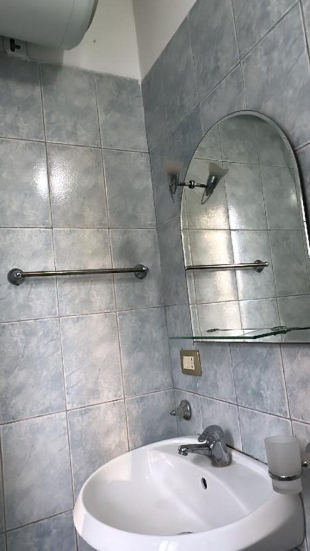 Tirane, jepet me qera garsonier Kati 3, 30 m² 300 Euro (rruga budi mbrapa ambasades amerikane)