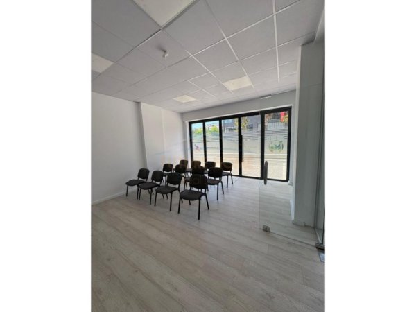 Tirane, jap me qera ambjent biznesi Kati 0, 42 m² 500 € (UNAZA E RE)
