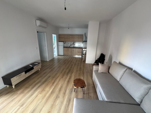 Tirane, jepet me qera apartament 1+1 Kati 3, 650 €