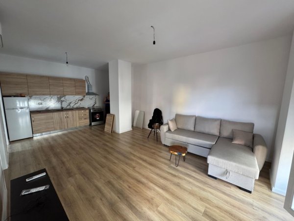 Tirane, jepet me qera apartament 1+1 Kati 3, 650 €