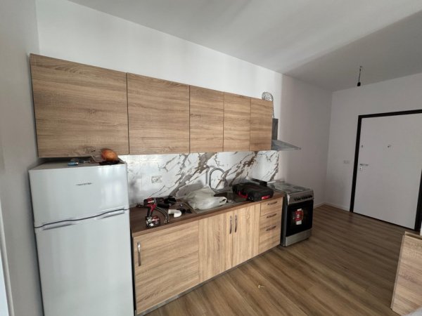 Tirane, jepet me qera apartament 1+1 Kati 3, 650 €