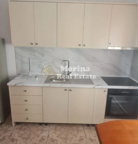 Tirane, jepet me qera apartament 1+1+Ballkon Kati 3, 56 m² 500 € (Rruga e Durresit)
