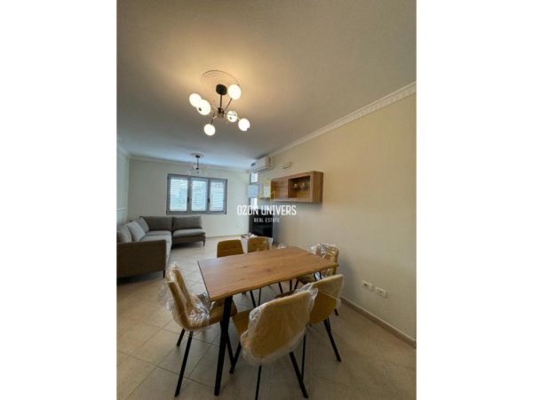 Tirane, jepet me qera apartament 3+1 Kati 5, 90 m² 550 € (fresku)