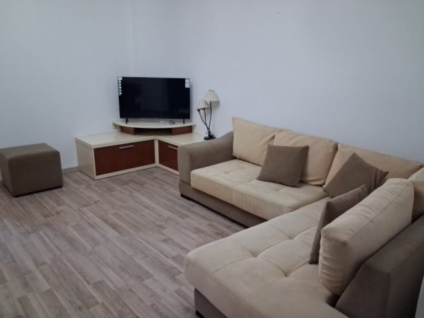 JEPET APARTAMENT 1+1 NË QENDËR PAS MUZEUT KOMBËTAR TEK RRUGA FORTUZI, Kati 5, 70 m² 620 €URO