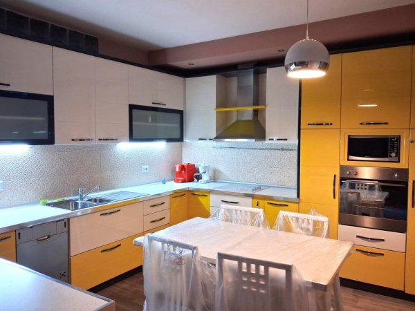 JEPET APARTAMENT 1+1 NË QENDËR PAS MUZEUT KOMBËTAR TEK RRUGA FORTUZI, Kati 5, 70 m² 620 €URO