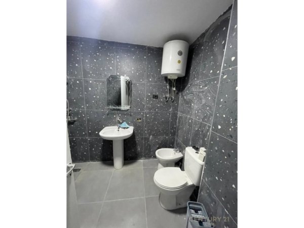 Tirane, jepet me qera apartament 2+1 Kati 10, 87 m² 500 € (Astir tek bar Artisiti)