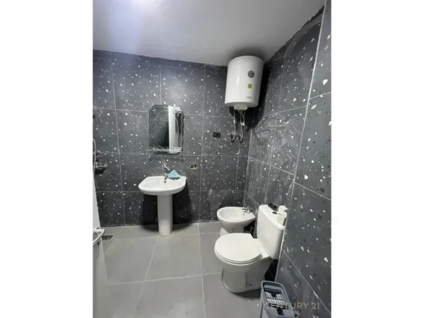 Tirane, jepet me qera apartament 2+1 Kati 10, 87 m² 500 € (Astir tek bar Artisiti)