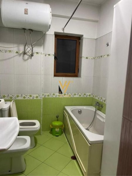 Tirane, jepet me qera apartament 3+1+Ballkon Kati 3, 158 m² 650 € (FABRIKA E MIELLIT)