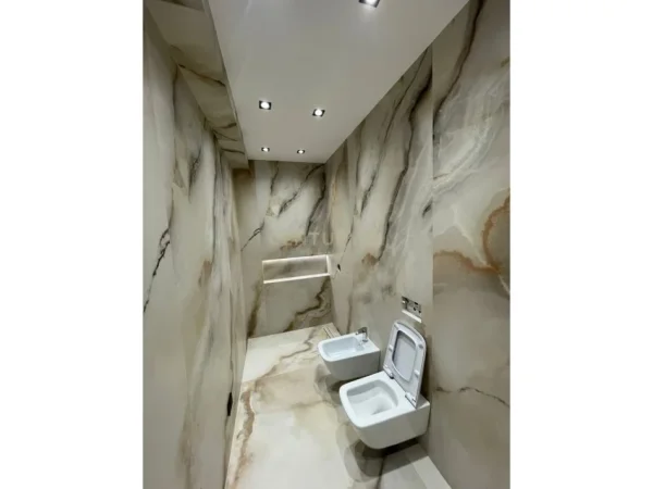 Tirane, jepet me qera zyre Kati 4, 102 m² 1.000 € (LIQENI I THATE)