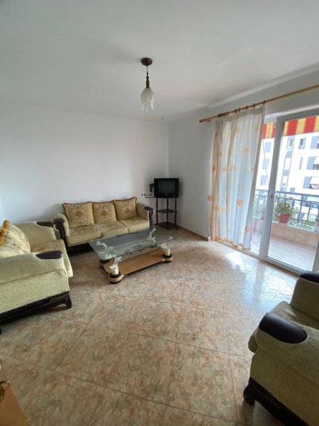 Tirane, jepet me qera apartament 2+1+Ballkon Kati 6, 75 m² 450 € (5 MAJI)