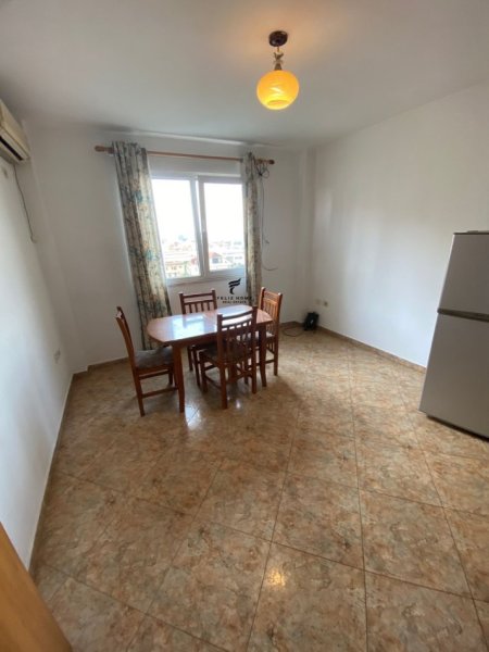 Tirane, jepet me qera apartament 2+1+Ballkon Kati 6, 75 m² 450 € (5 MAJI)