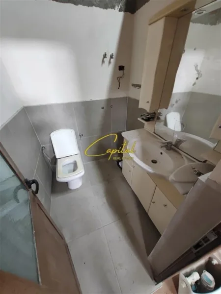 Tirane, jepet me qera magazine Kati 0, 200 m² 1.300 € (SAUK)