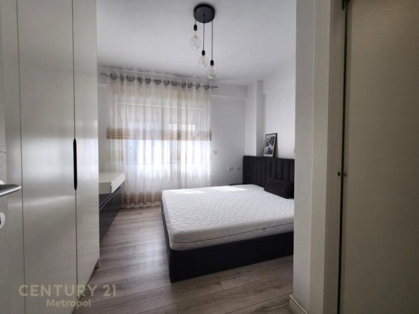 Tirane, jepet me qera apartament 2+1 Kati 5, 102 m² 900 € (prane Ring Center)