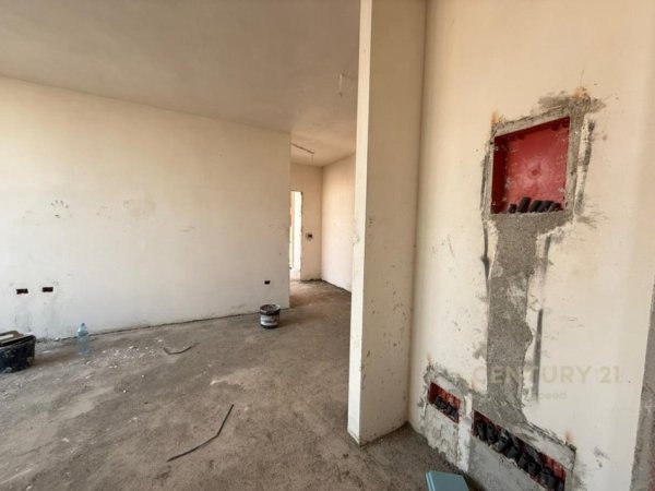 Tirane, shitet apartament 1+1+Ballkon Kati 4, 71 m² 157.820 € 