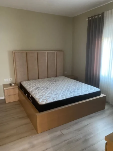 Tirane, jepet me qera apartament 2+1+Ballkon Kati 2, 100 m² 550 € (Fakulteti i Mjekesise/ Spitali Amerikan)