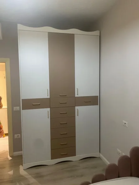 Tirane, jepet me qera apartament 2+1+Ballkon Kati 2, 100 m² 550 € (Fakulteti i Mjekesise/ Spitali Amerikan)