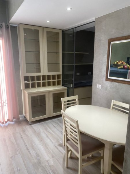 Tirane, jepet me qera apartament 2+1+Ballkon Kati 2, 100 m² 550 € (Fakulteti i Mjekesise/ Spitali Amerikan)