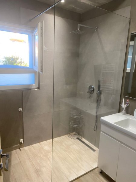 Tirane, jepet me qera apartament 2+1+Ballkon Kati 2, 100 m² 550 € (Fakulteti i Mjekesise/ Spitali Amerikan)