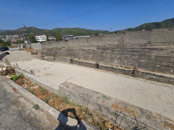 Tirane, jepet me qera magazine Kati 2, 4.000 m² 5.000 € 