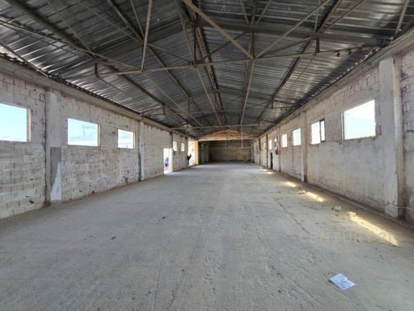 Tirane, jepet me qera magazine Kati 2, 4.000 m² 5.000 € 