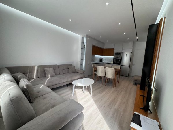 Tirane, jepet me qera apartament 2+1 Kati 5, 550 € 